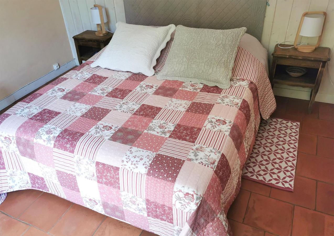 Les Jardins De Camelot Bed & Breakfast Villegouge Dış mekan fotoğraf