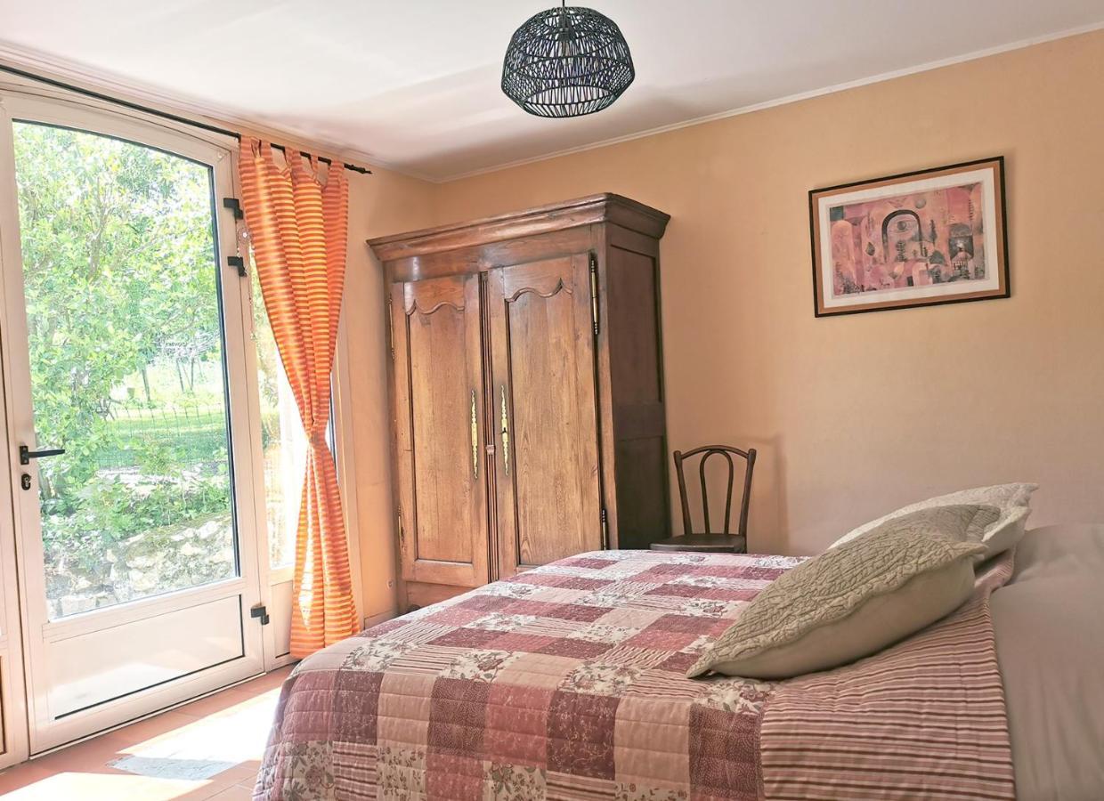 Les Jardins De Camelot Bed & Breakfast Villegouge Dış mekan fotoğraf