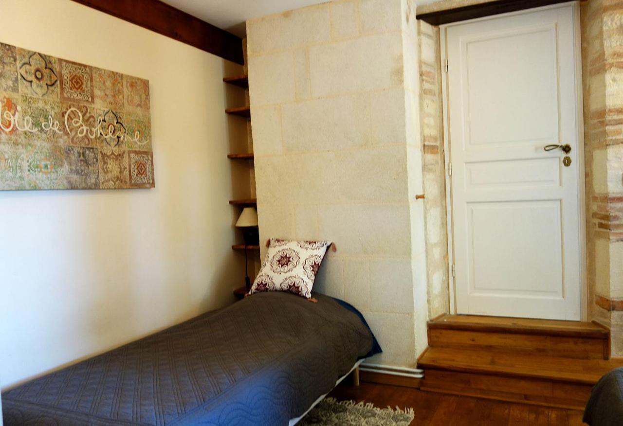 Les Jardins De Camelot Bed & Breakfast Villegouge Dış mekan fotoğraf