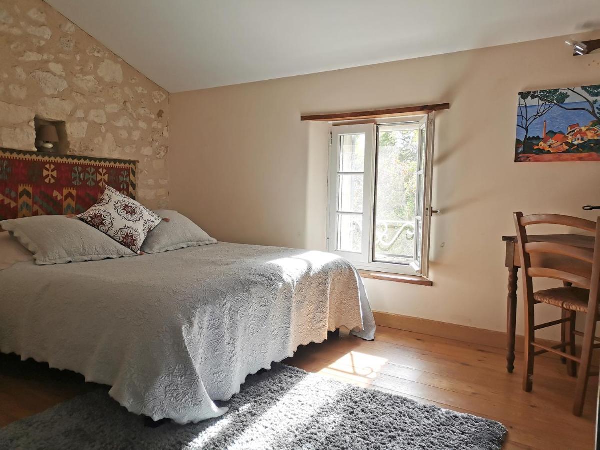 Les Jardins De Camelot Bed & Breakfast Villegouge Dış mekan fotoğraf