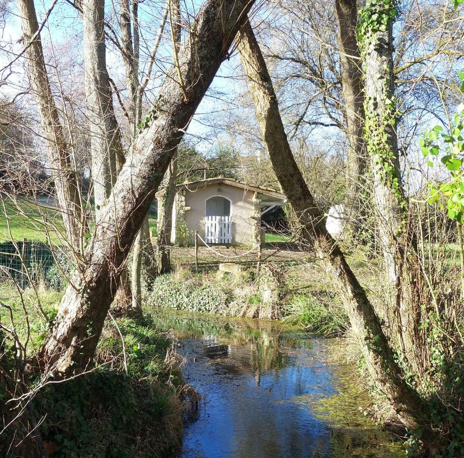 Les Jardins De Camelot Bed & Breakfast Villegouge Dış mekan fotoğraf