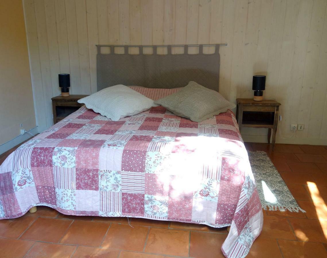 Les Jardins De Camelot Bed & Breakfast Villegouge Dış mekan fotoğraf